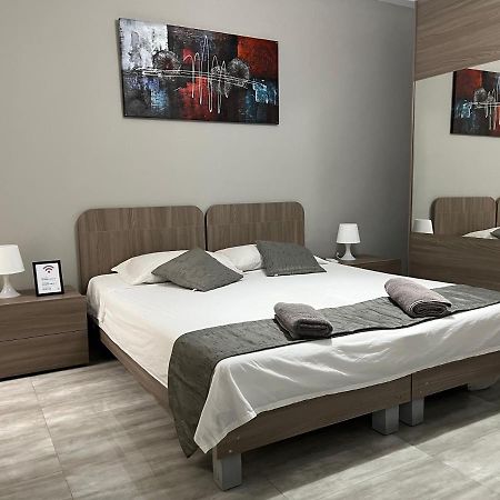 F7 Room 1, Private Double Room With Private Bathroom In Shared Flat Msida Ngoại thất bức ảnh